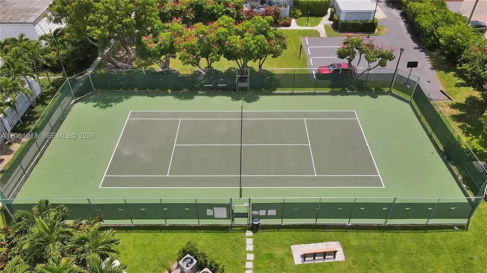 224 Seaview Dr, Key Biscayne, FL 33149