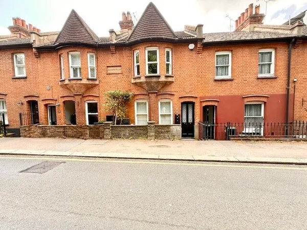 High Road, Loughton, IG10