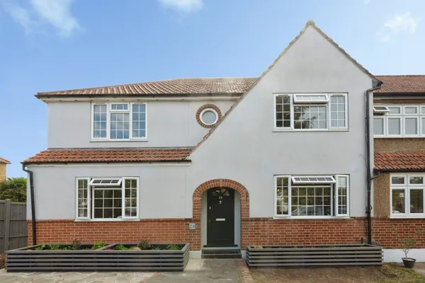 Mansfield Road, Chessington, KT9