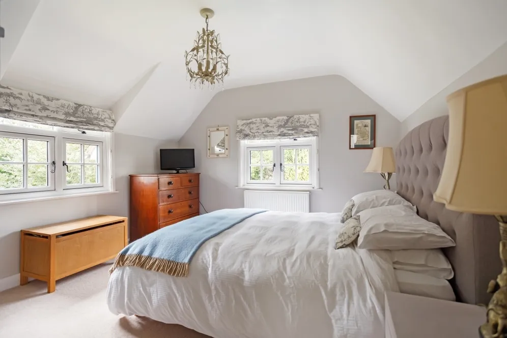 Mill Lane Chiddingfold GU8 photo 8