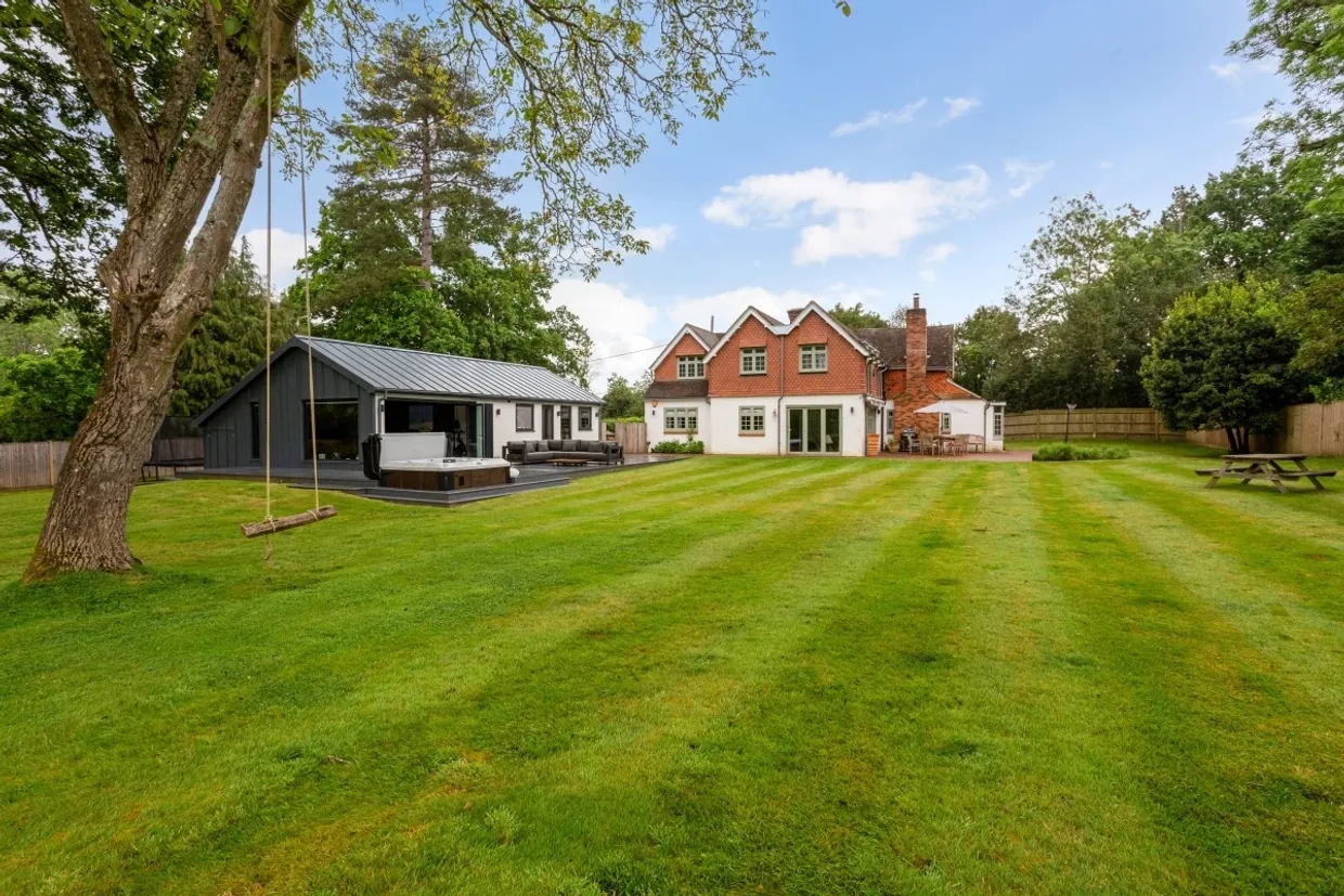 Mill Lane Chiddingfold GU8 photo 14