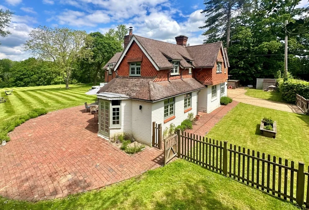 Mill Lane Chiddingfold GU8 photo 15
