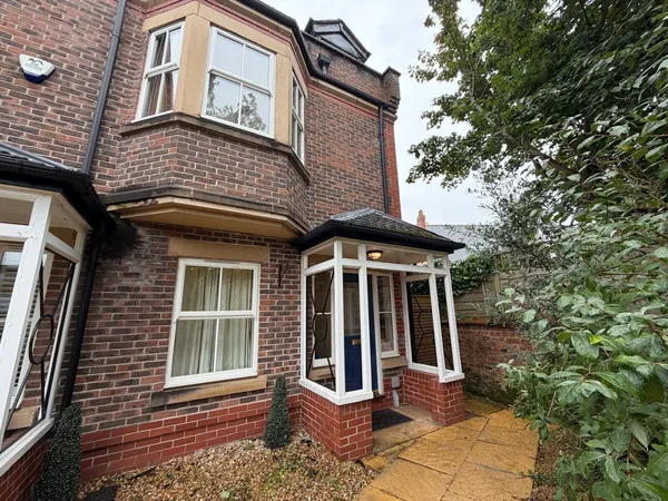 Millfield Court, Hale
