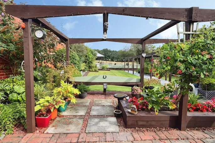 Property carousel image 25