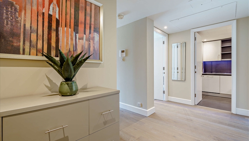 2 Bedroom Apartment To Let  Westferry  E14 Image 6