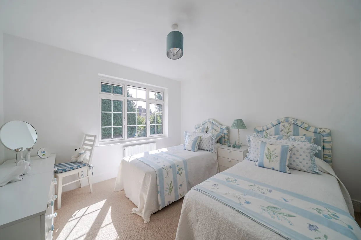 Fir Tree Close, Epsom, KT17 photo 7