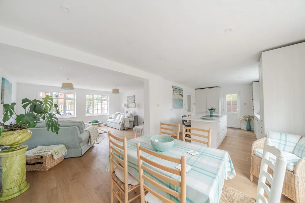 Fir Tree Close, Epsom, KT17 photo 2