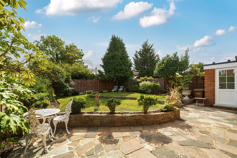 Fir Tree Close, Epsom, KT17 photo 16