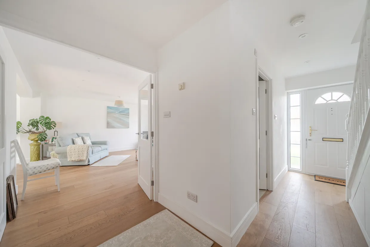 Fir Tree Close, Epsom, KT17 photo 6