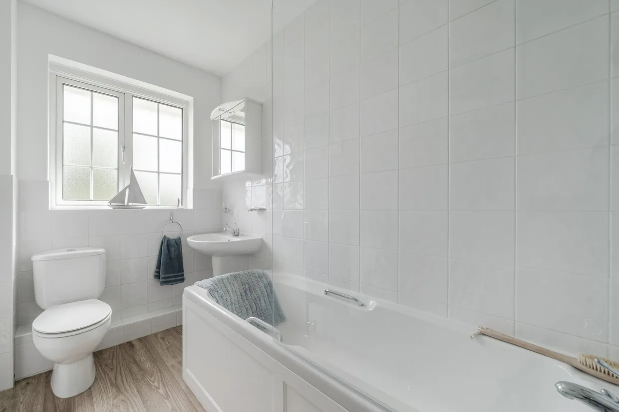 Fir Tree Close, Epsom, KT17 photo 13