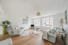 Fir Tree Close, Epsom, KT17 photo 3