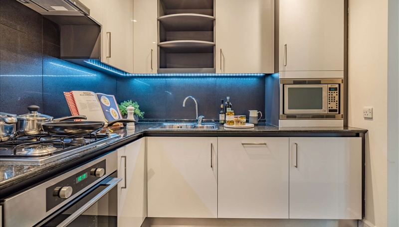 2 Bedroom Apartment To Let  Westferry  E14 Image 4
