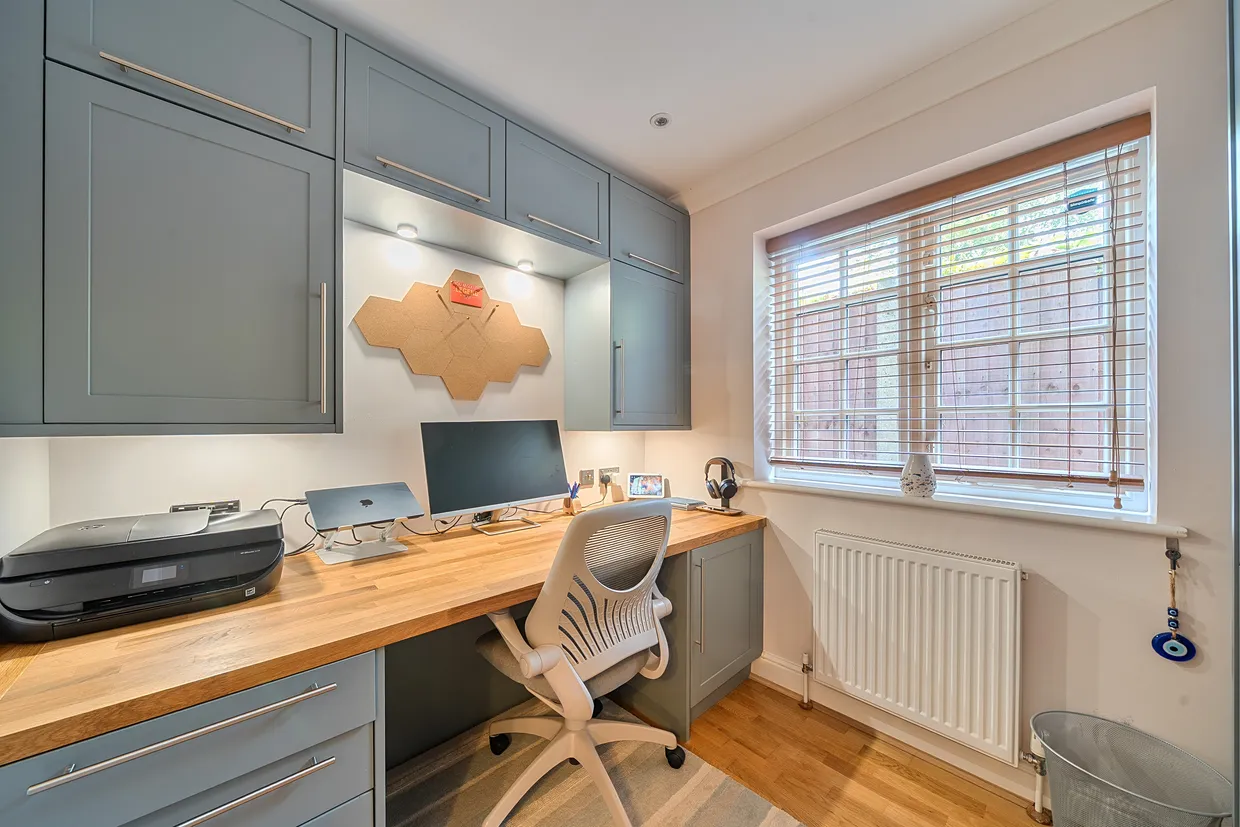 Spratts Lane, Ottershaw, KT16 photo 15