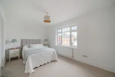Fir Tree Close, Epsom, KT17 photo 11