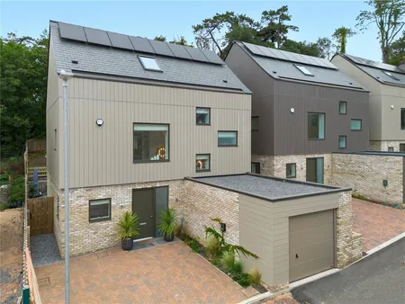 Palace Gardens, Ansteys Cove Road, TQ1