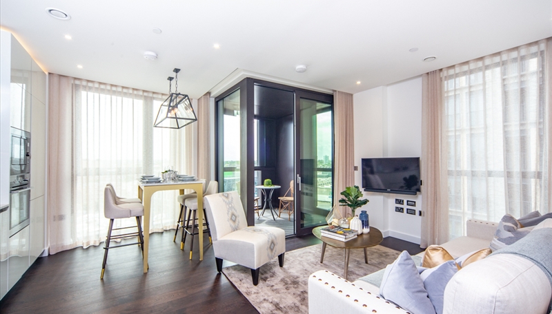 2 Bedroom Apartment To Let  Charles Clowes Walk  SW11 Image 2