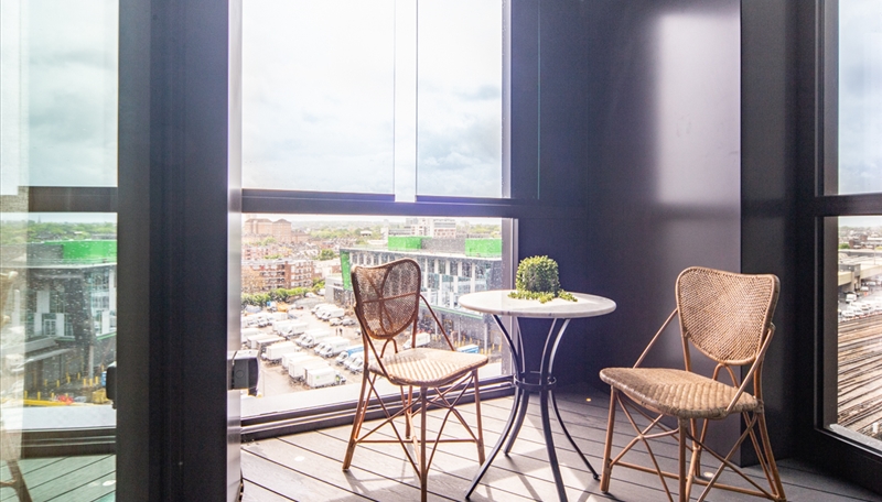 2 Bedroom Apartment To Let  Charles Clowes Walk  SW11 Image 3