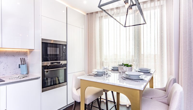 2 Bedroom Apartment To Let  Charles Clowes Walk  SW11 Image 5
