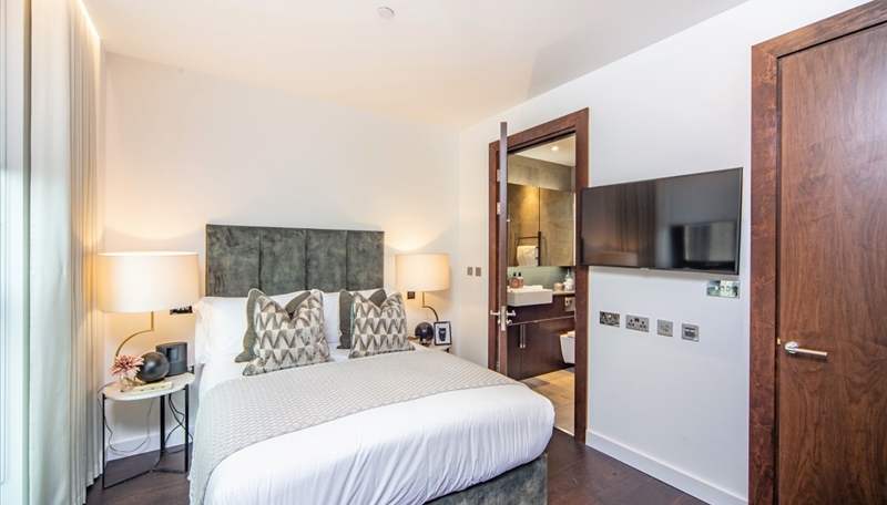 2 Bedroom Apartment To Let  Charles Clowes Walk  SW11 Image 6