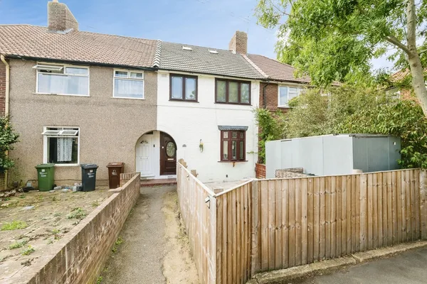 Wood Lane, Dagenham, RM8