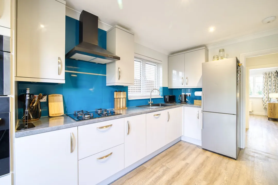 https://mr0.homeflow-assets.co.uk/files/photo/image/48413/7995/_x_/003A8512_HDR-38.jpg