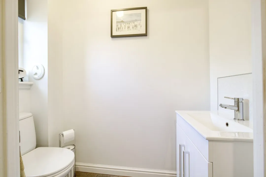 https://mr0.homeflow-assets.co.uk/files/photo/image/48413/8027/_x_/003A8545_HDR-44.jpg