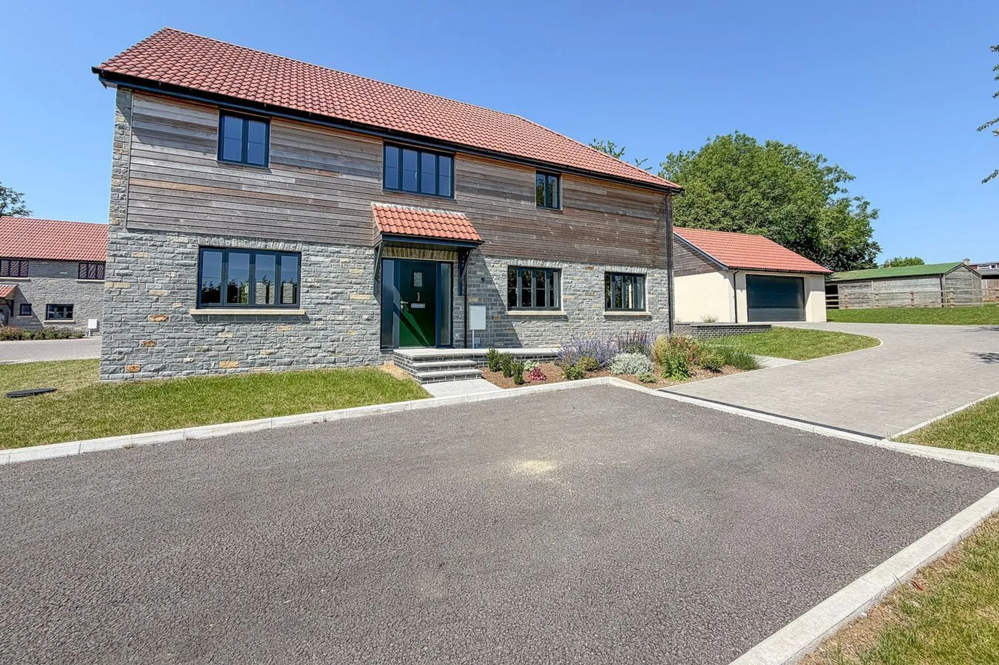 https://mr0.homeflow-assets.co.uk/files/photo/image/48413/8994/_x_/57287069.jpg