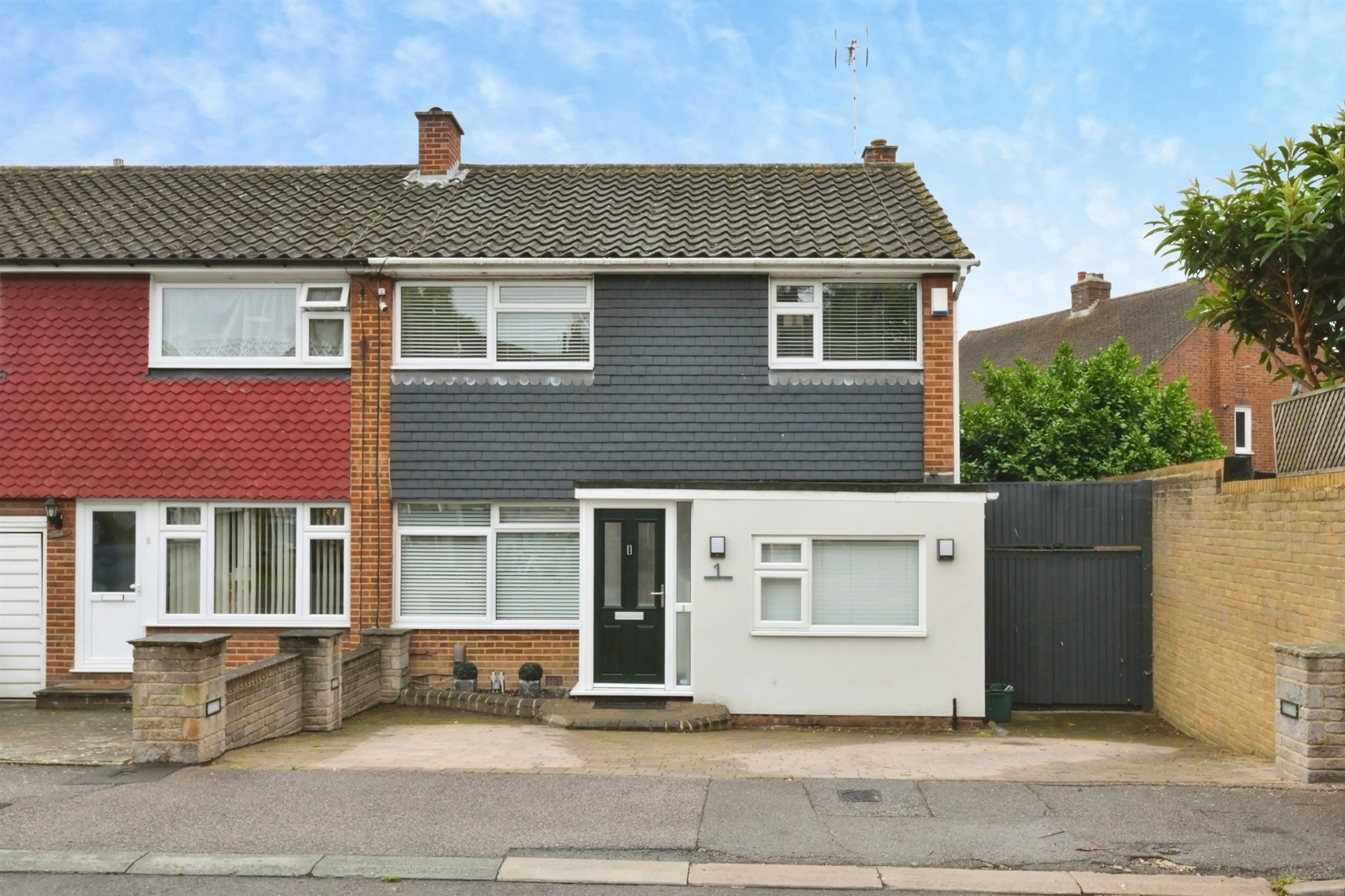 Property at Nunsbury Drive, Broxbourne