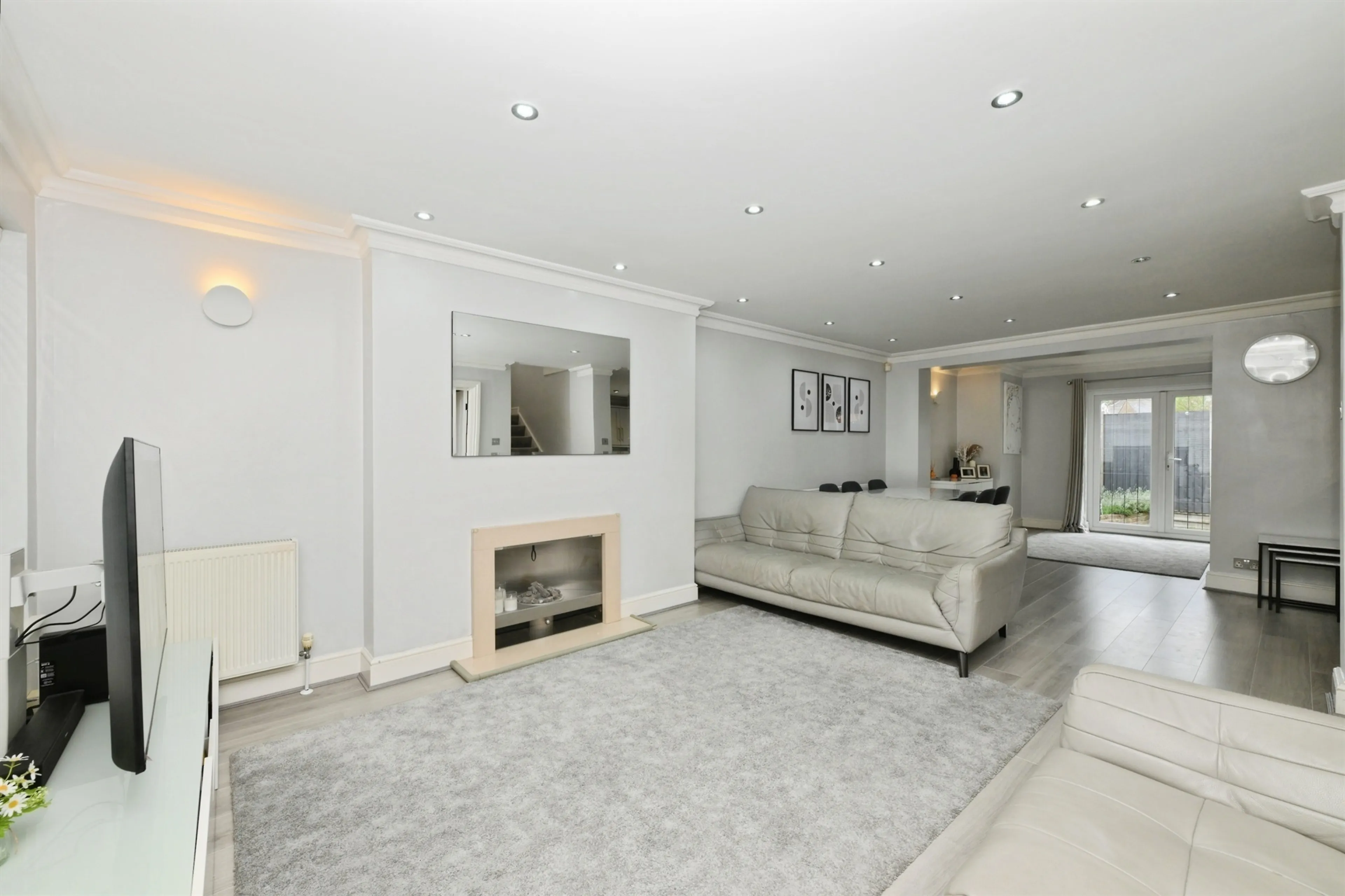 Property at Nunsbury Drive, Broxbourne