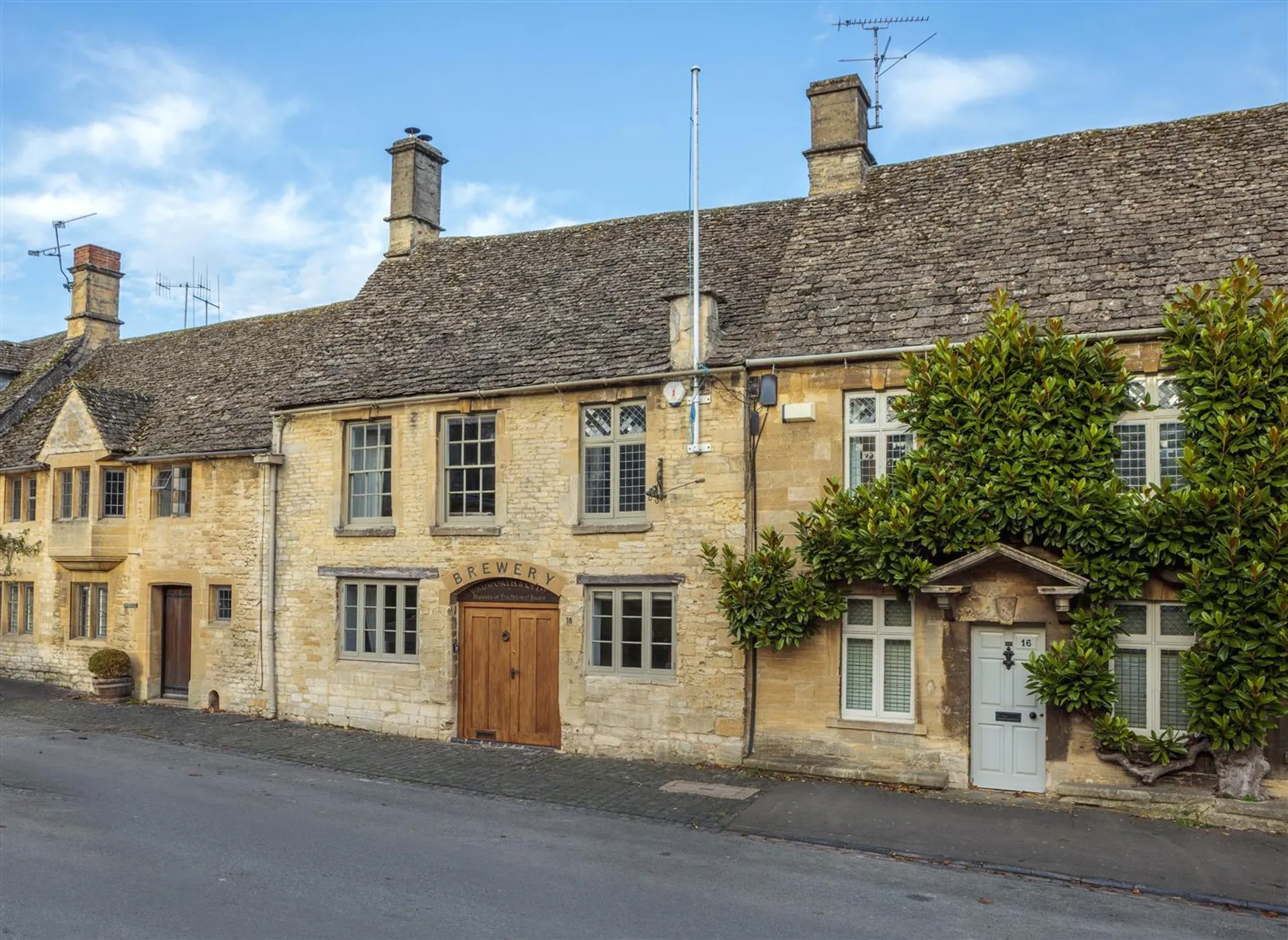 Property photo top 0