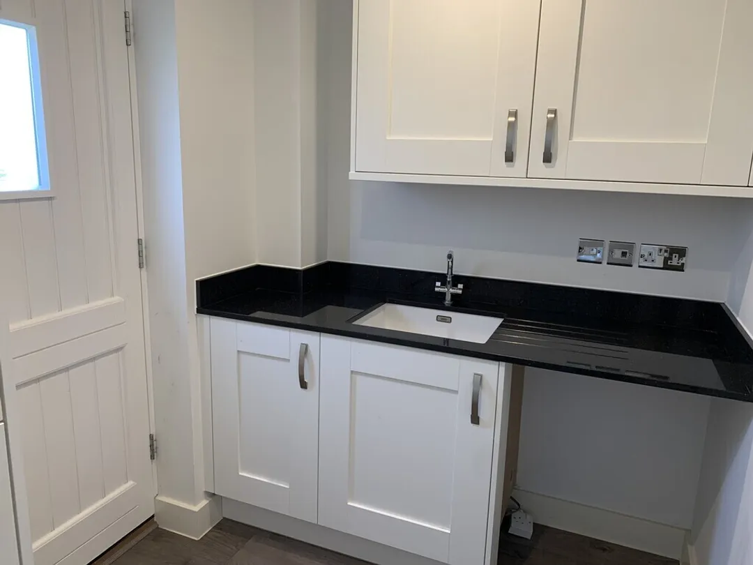 https://mr0.homeflow-assets.co.uk/files/photo/image/48415/1683/_x_/IMG_1303_23_large.jpg