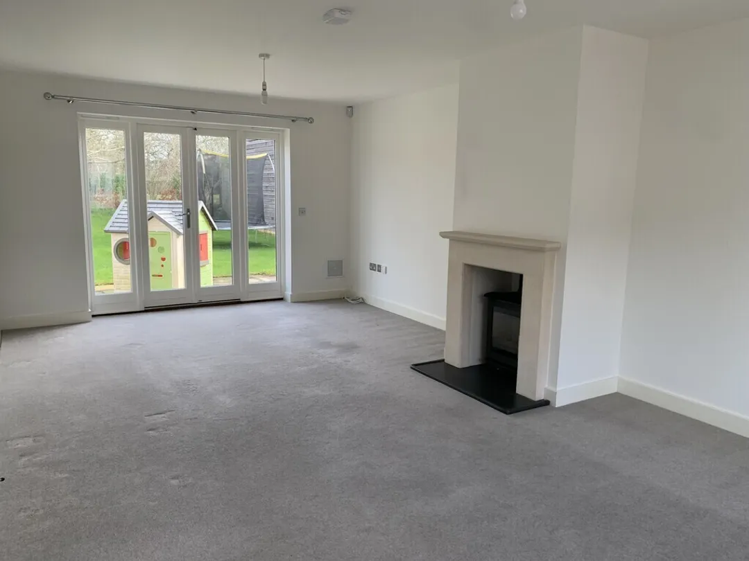 https://mr0.homeflow-assets.co.uk/files/photo/image/48415/1685/_x_/IMG_1303_24_large.jpg