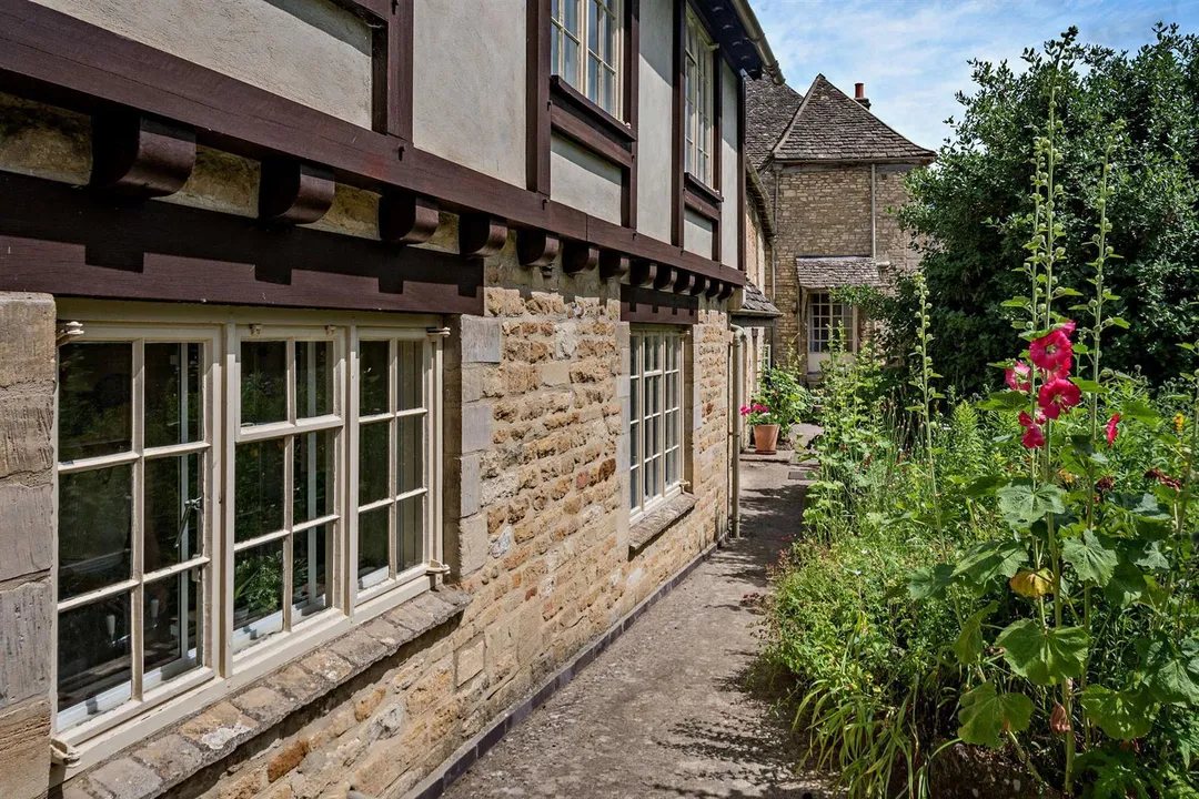 https://mr0.homeflow-assets.co.uk/files/photo/image/48415/6606/_x_/z0ZlJcvY8U6UNz5u6aK4bA.jpg