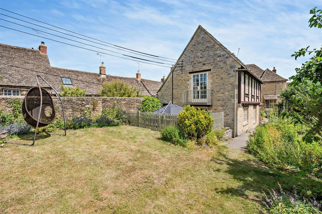 https://mr0.homeflow-assets.co.uk/files/photo/image/48415/6609/_x_/yTk2RcxyP0iF3UUFjGaf8Q.jpg