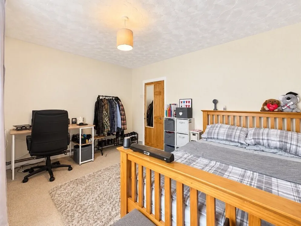 Property carousel item 11