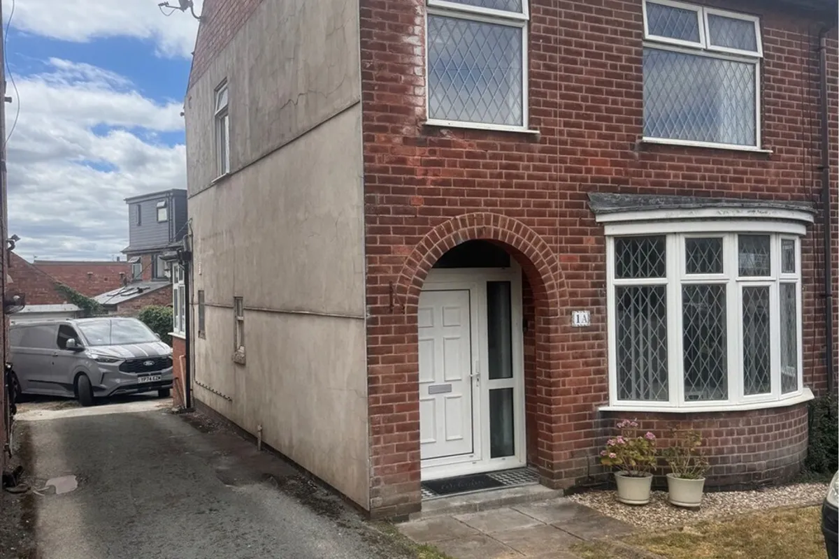 Three Tuns Road, Eastwood, NOTTINGHAM