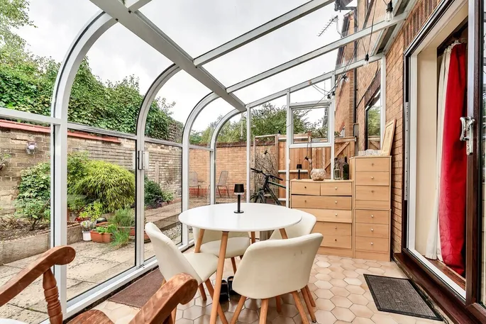 Property carousel image 12