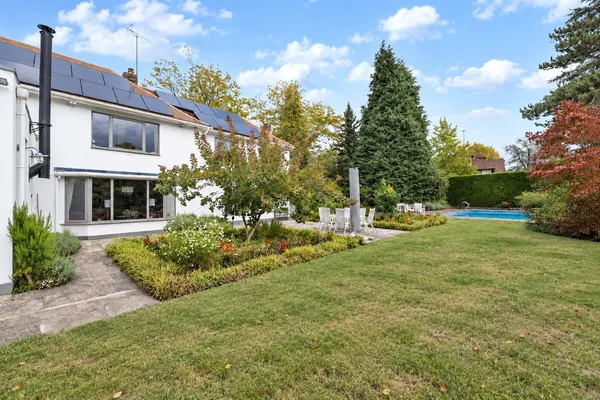 Hockering Road, Woking, GU22 photo 48