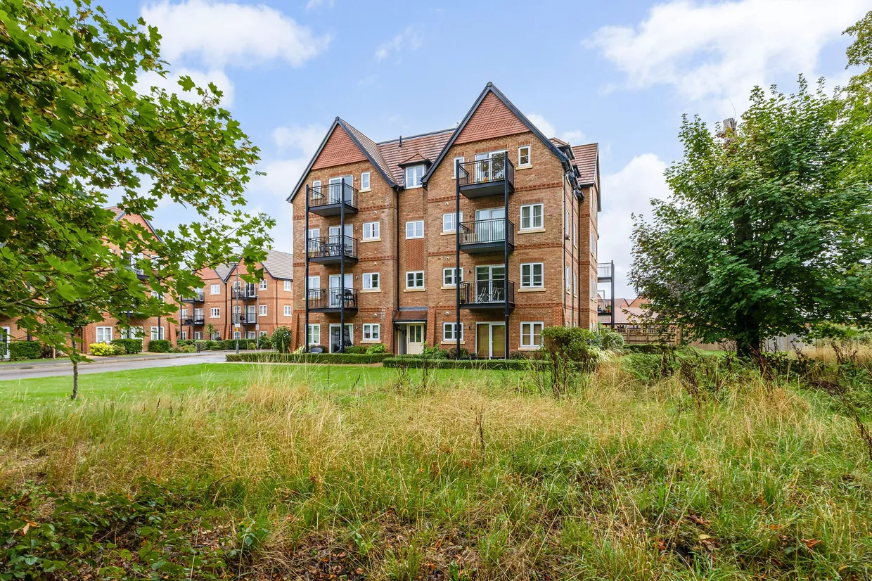 Aspen Road, High Wycombe, HP10 photo 1