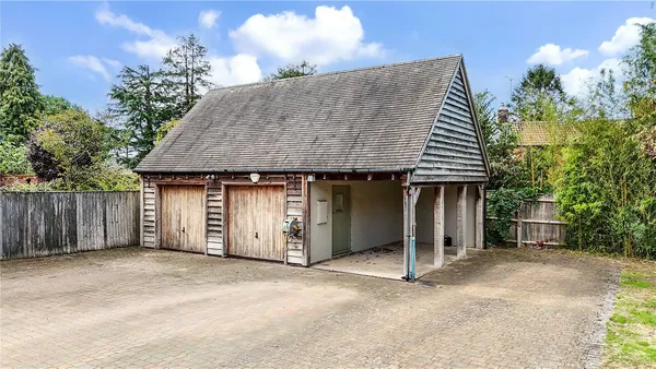 Dean Lane, Stoke Orchard, GL52 photo 8
