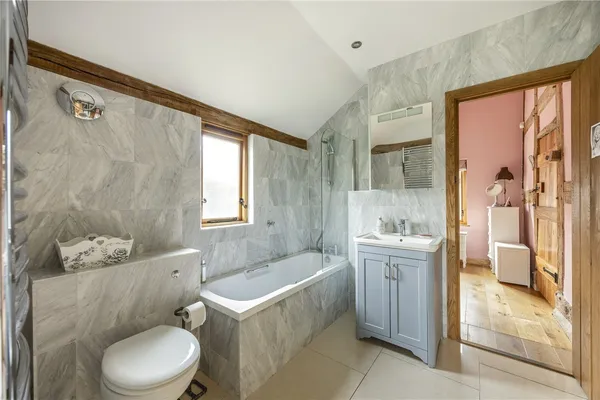 Dean Lane, Stoke Orchard, GL52 photo 19