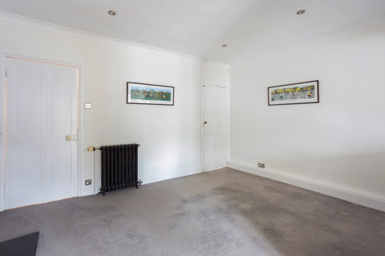 Montpellier Villas Cheltenham GL50 photo 8