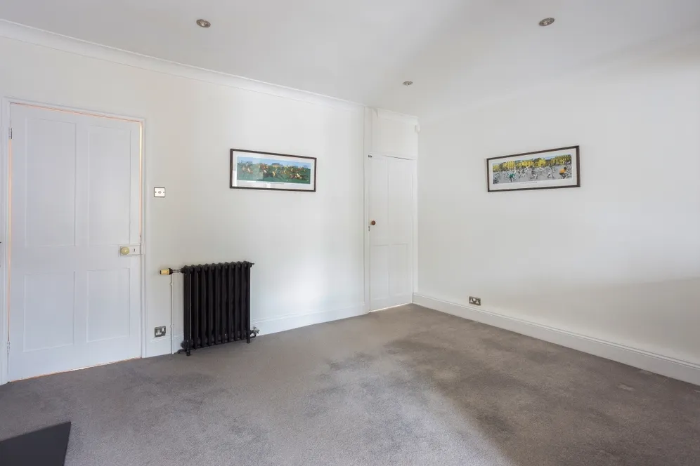 Montpellier Villas Cheltenham GL50 photo 8