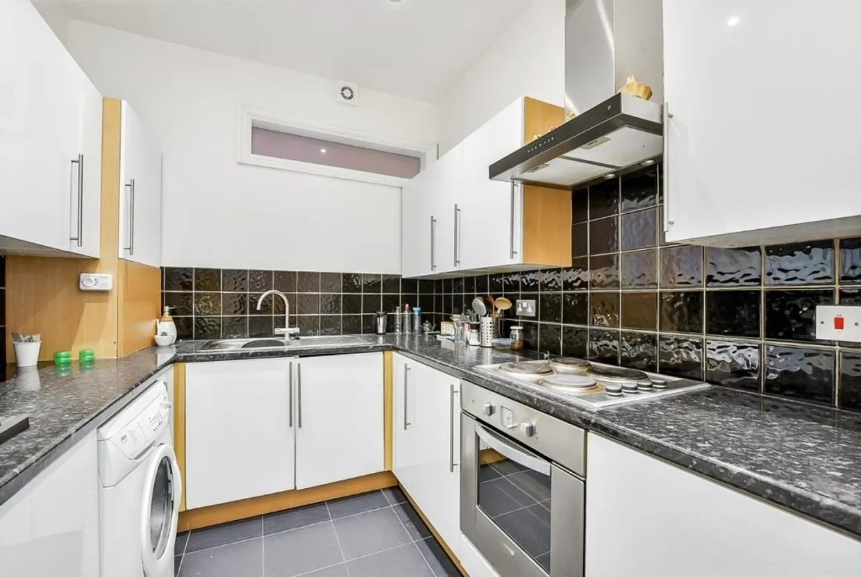 Sutton Road London N10 photo 3