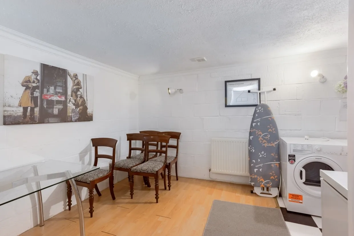 Montpellier Villas Cheltenham GL50 photo 10