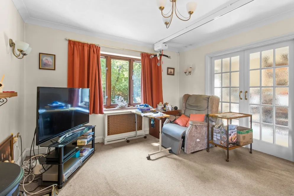 Property carousel item 9