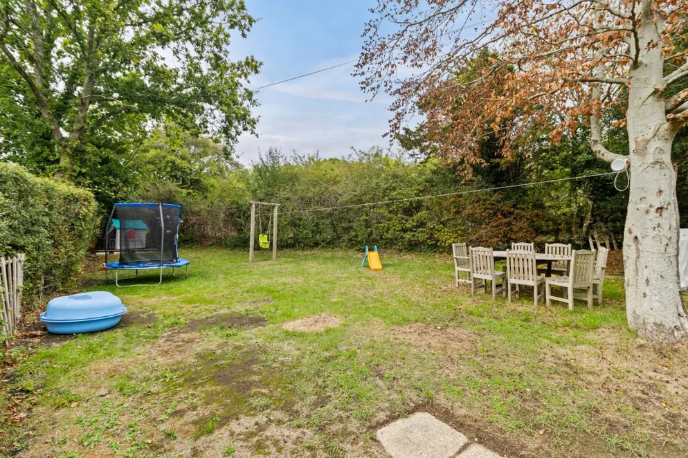 Property carousel item 8