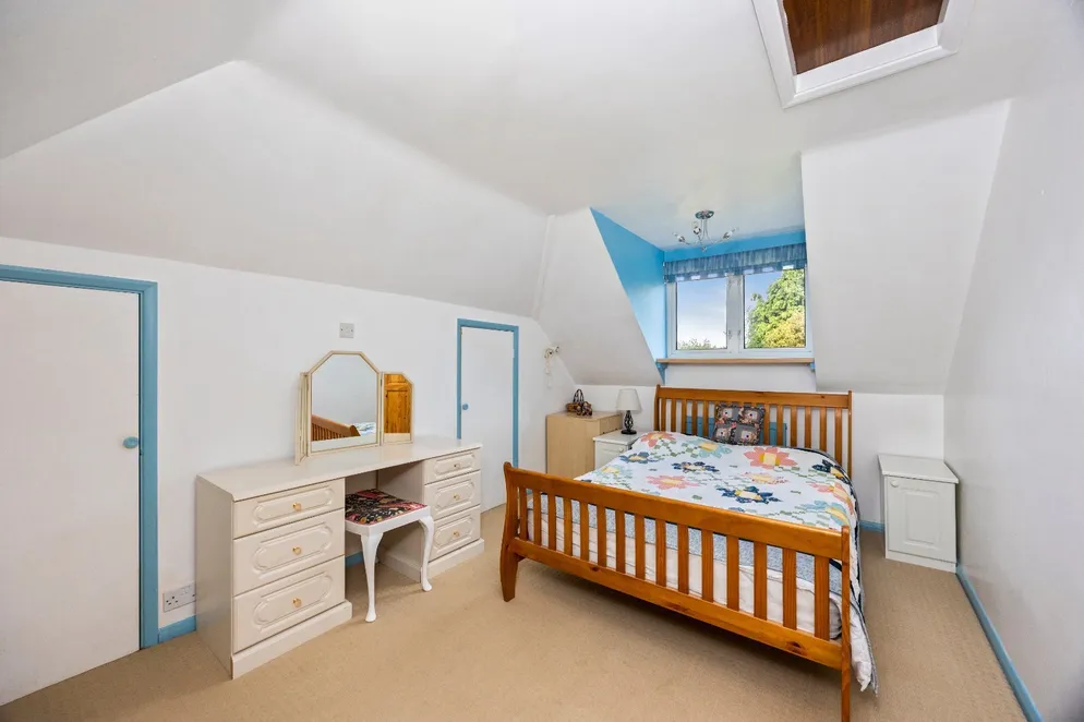 Property carousel item 12