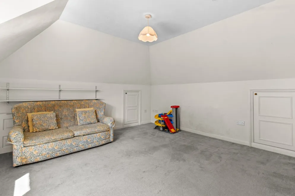 Property carousel item 18