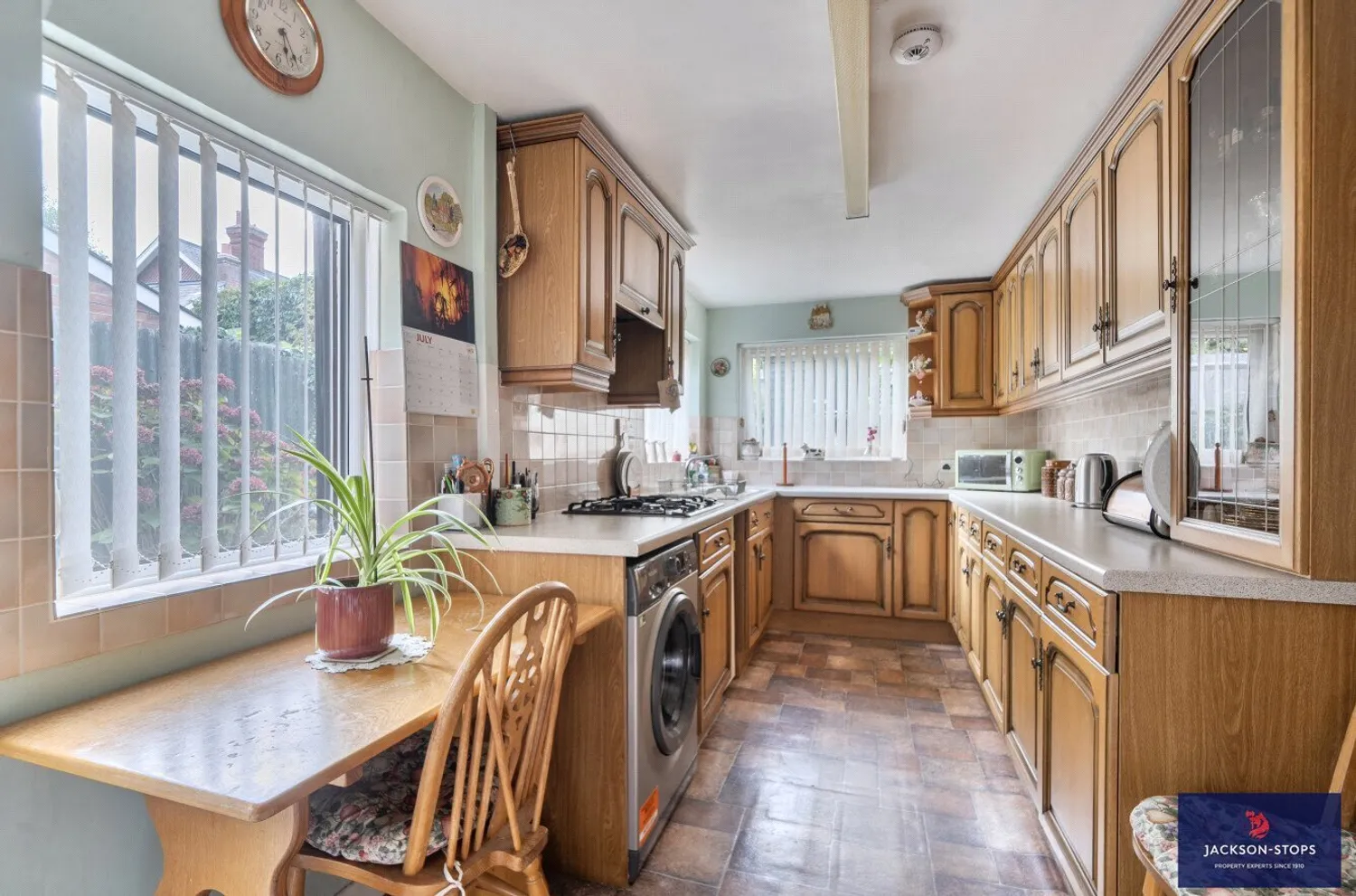 Mentone Avenue, Aspley Guise, MK17 photo 3